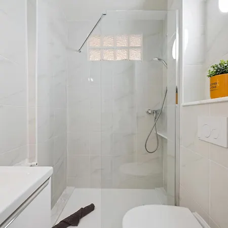 Le Mistral Apartment *